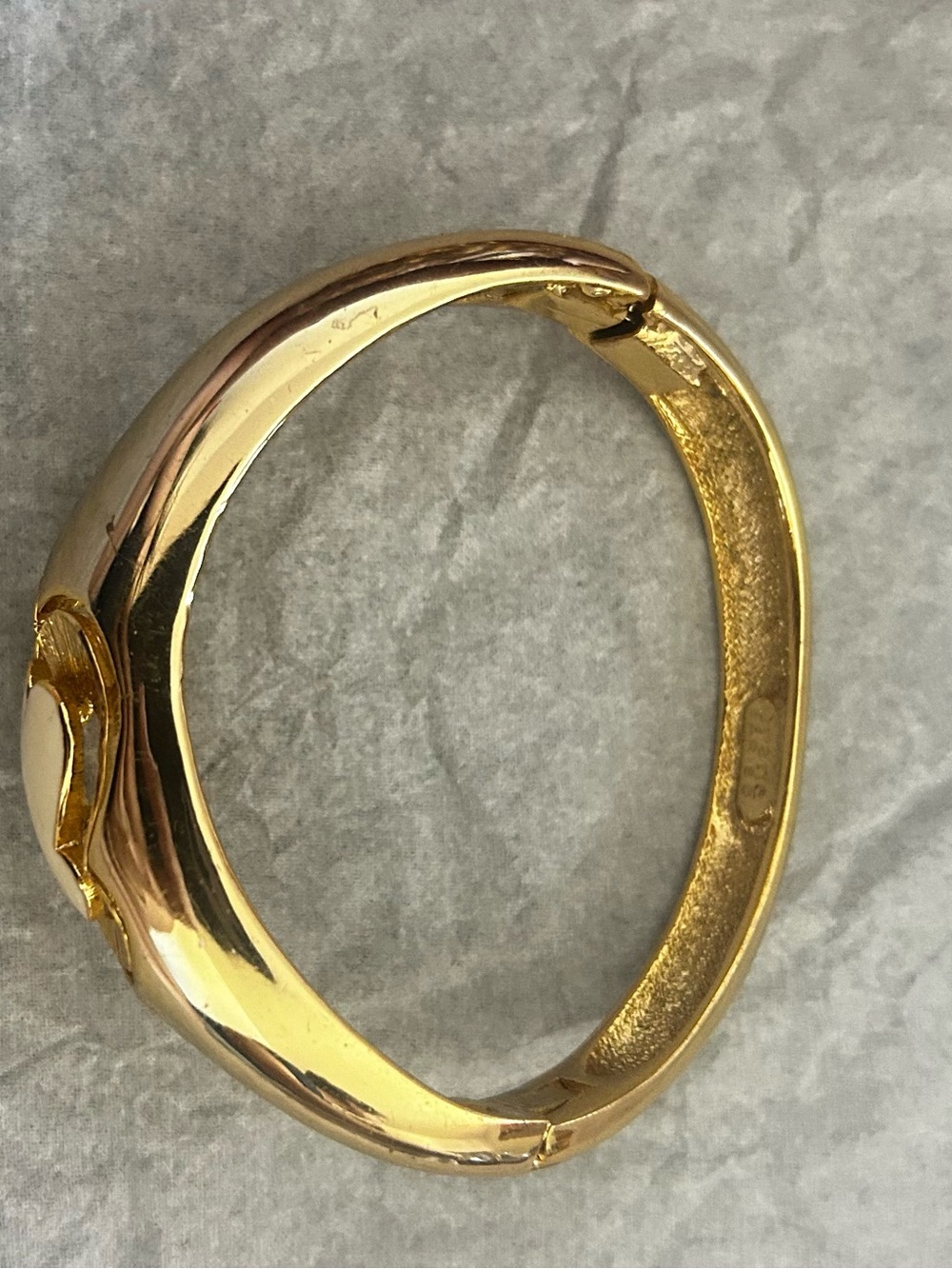 Vintage Gold-Tone Classic Hinged Bangle Bracelet - Women Jewelry
